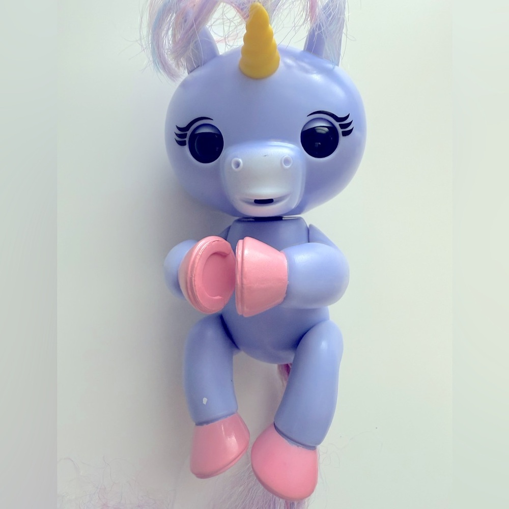 Fingerlings Interactive Unicorn Finger Puppets - Purple